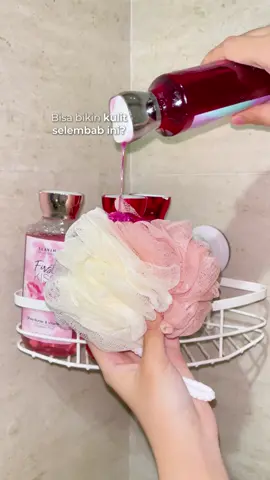 Shower gel farovit aku banget! Udah ngelembabin kulit terus wangi banget lagi😩🥺💘 Kalian wajib cobain juga sih!👀 #sabunmandicair #sabunmandiwangi #showergel #bodycare #slavinabynagita #SlavinaIndonesia 