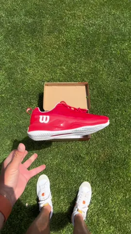 Tenisové boty Wilson Rush Pro 4.5 - nástupce mých oblíbených bot na tenis Rush Pro 4.0, které používám přes 2 roky. Nová verze nepřináší nic převratného, což ani není potřeba, protože předešlá verze je skvělá. Ale díky přepracovaným drobnostem se tato tenisová bota je ješťe lepší. A nový barevná kombinace se mi osobně hodně líbí. Co tobě? Napiš do komentáře 😉 #tenisoveboty #botynatenis #tenisovaobuv #wilsonrushpro #wilsonrushpro45 #wilson #wilsontennis #teamwilson #wilsonambassador #tenisovevybaveni #tenis #ceskytenis #cztenis #tenisky @Wilson Tennis 