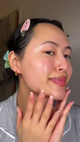 Got inflamed, sensitive skin? 🌿 Try Skin1004 Centella Soothing Cream! 🧖🏻‍♀️✨  This miracle cream hydrates, soothes, and strengthens your skin barrier with ceramides. I use it at night for glowing skin in the morning! ✨  @SKIN1004 Official  #gifted #skin1004 #skin1004glowyduo #skin1004sunserum #skin1004probiocicaampoule #glowingskin #glazeddonutskin #glowyskin #glassskin #skincaretips #fyp 