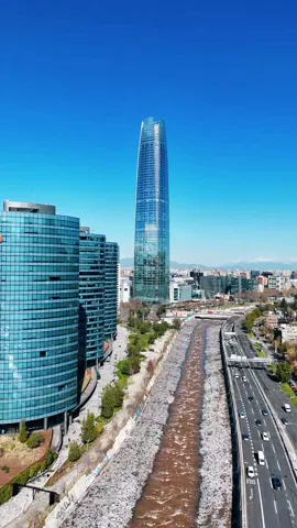 Sky Costanera , Santiago de Chile después de la lluvia.  Majestuosa es tu blanca montaña 🇨🇱🏔🇨🇱