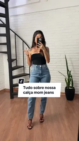 Todos os detalhes de uma das nossas best-sellers: Calça Mom Jeans 🖤 Acesse o nosso site e garanta a sua 🫶🏼 #calcamomjeans #calcamom #calcajeans #provadorfashion 