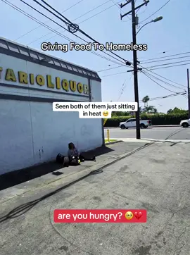 Giving out @Jack in the Box and hygiene bags 🥹❤️ #creatorsearchinsights #givingfoodtohomeless 