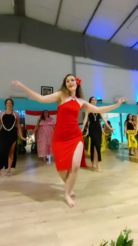 vahine 🌹 #dancetiktok #oritahiti #frenchgirl #red 
