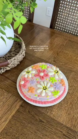 Can’t believe my baby is 5 tomorrow 🥹 Can’t wait to celebrate Norah!! She loves her cake 🧡🌸 #momlife #momtiktok #ditl #relatablemom #youngmom #MomsofTikTok 