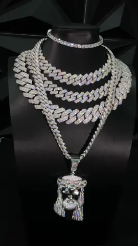 Will you like this cuban chain?@ORPHIC STUDIO #foryou #fyp #goodthing #viral #iceout #orphicstudio 