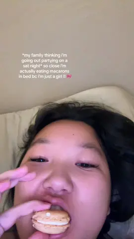 clean girl aesthetic who? is there a chaotic girl aesthetic or- #macarons #mukbang #eatingshow #foodreview #expectationvreality #imjustagirl #girlhood #womanhood #girlsonly 