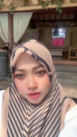 Bersentuhan kulit dengan bapak tiriapakah batal?