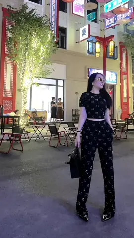 Set xinh mặc đi đâu cũng bling bling luôn c em ơi🖤#xuhuongtiktok #tiktok #blingbling #xuhuong 