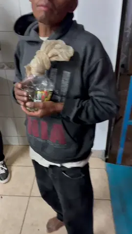 Gente ayudenme a compartir para que la familia lo vea y se contacte con nosotros al 6631054418 en este momento no fue posible porque iba sólo con Alexis y no llevaba el equipo de la patrulla espiritual para aplicarle el lucas 14:23 pero estaremos al pendiente de la situación y la próxima...... No va a tentar el piso porque Dios puso su mirada en él.