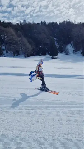 a few more clips from the skivacay I went on earlier this year :)) #cosplay #shenhe #shenhegenshinimpact #shenhecosplay #GenshinImpact 