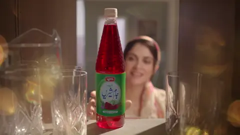 Beat the thirst in this summer heat with Qarshi Jam-e-Shirin! #Qarshi #JameShirin #LiteLiteRefreshing #Natural 