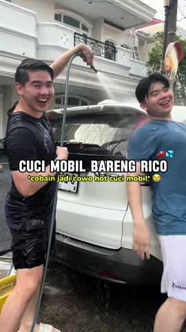 PENGALAMAN PERTAMA ENRICO CUCI MOBIL SENDIRI SELAMA 22 TAHUN?! 😂😭 Beginilah sosok abang, harus mengajarkan anak bontot ini untuk belajar kehidupan 😎👍 #aldoenrico #cucimobil #family #brother #family #brothertok #car #washcar 