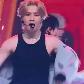 She A Wolf Qian Kun coming in hard with the vocals, visuals and ARMS 💪 and ending it with a Love Shot to destroy nuoyis 😵‍💫🫠 #wayv #kun #qiankun #kunwayv #fyp
