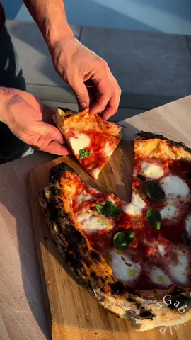 Back to the Basics 🍕♥️ For 3 Pizzas 🍕 -  240ml of fresh water 💦  -  500g flour TOO -  1,2g of fresh yeast (0,5g for dry yeast) Be careful not to knead this first dough, make it like a crumble 🤌 Let it rest overnight in a cool place or 24h to the fridge Then start kneading with: -  70ml of fresh water gently incorporated -  13g salt - A drop of olive oil (optional) 5 to 6 hours later at room temperature ( or to the fridge if it’s really hot ) and it's ready to use ! 💪 I see lots of recipes for same-day use, please take your time, you'll see a big difference 🫶 #pizza #margherita 
