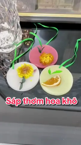 Sáp thơm hoa khô thơm quá mọi người ơi, lại có sẵn dây treo siêu tiện lợi nha #sapthom #sapthomhoakho #sapthomhoakhotreotuquanao #sapthomphong #giadungtienich 