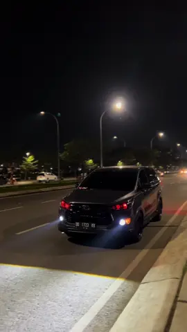 Malam jumatan 🏃🏽‍♂️‍➡️🔥 #2gd #innova #innovadiesel #dieselpower #saber #cpi #makassar #sulawesiselatan #toraja #rantepao 
