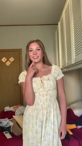 Hi my name is Lindsey and im searching for love😛🇬🇧🇮🇹 #summer2024 #fits #lindseylohan #18 #dress 