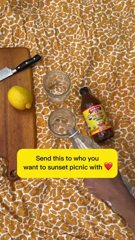 Sunset picnic with refreshing a bev in hand? Yes, please!🙋‍♀️ Pack soda water, lemon, and ACV for you and your friends to enjoy a delicious dose of wellness at your next picnic! 🍎🍋 PRO tip: for even more flavor, bring one of our ACV blends like Citrus Ginger or Honey Cayenne!
