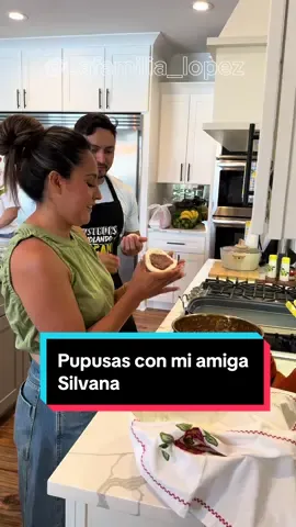Mi amiga @Vasilvana1 quería probar las pupusas hechas por un salvadoreño y asi quedaron @Valdez @La Familia Lopez 