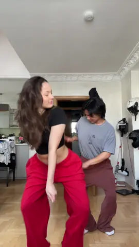 The hips are in sync😂 @Feng Yi Lu #tyla #dance #dancechallenge #couple 