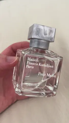 Ce parfum vous transporte c’est incroyable 🤩🥹#parfumtiktok #fyp #maisonfranciskurkdjian #petitmatin #parfumviral #fragrancetiktok #ete #parfums 