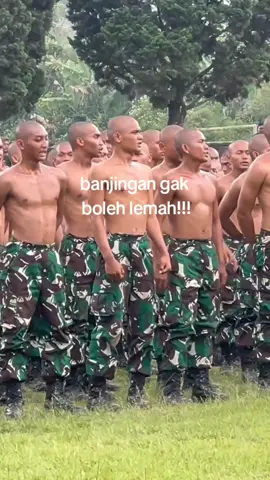 jelasssss#tentara#tniindonesia🇲🇨 #loreng#prajurittni #komando#abdinegara #jiwakorsa💪 #hanturimba☠️ #kartikaekapaksi🇮🇩☠️ #fyppppppppppppppppppppppp #lewatberandafyp #tniangkatandarat #tniad 