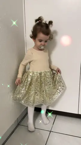 Like a princess 👑⭐️🫶🏼🦢 #foryou #foryoupage #viral #babygirl #dance #princess #ouch #OhNo #princessdress #pretty #cute 