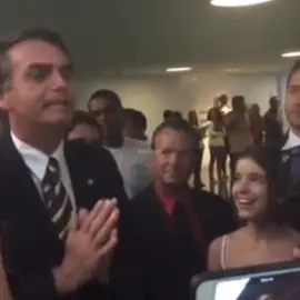 Calma seu Jair 🫦 #bolsonaro #meninaolhandoobolsonaro 