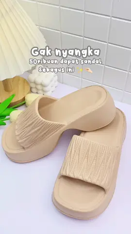 Cantik banget cocok buat yang pingin terlihat tinggi ✨😍🫶🏻 #sandalwanita #sandalwedgeswanita #wedges #wedgesandals #wedgeswanita #sharkwinsandal #fyp #shopmaster #shopmastercampaign 