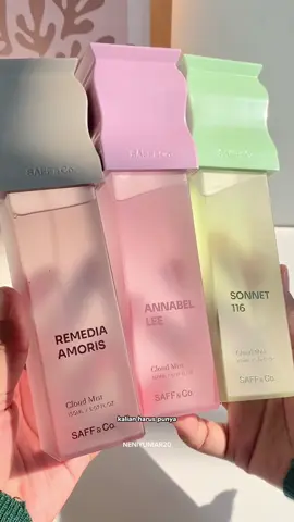 Cloud Mist by @SAFF & Co.  Pertama kali lihat botolnya langsung jatuh cinta deh! Demi apa gemes banget! 🫶🏻🥹 Dan bukan Saff n Co namanya kalau parfumnya gak tahan lama. Meskipun body mist tapi ketahanannya juga oke banget! Di aku bisa tahan sekitar 4-5 jam. Pernah aku semprot sebelum tidur dan paginya juga masih kecium wanginya. Untuk harga 100 ribuan dengan isinya yang banyak yakni 150 ml, cloud mist ini worth buying banget deh! #saffnco #saffncoparfume #saffncocloudmist #cloudmist #bodymist #remediaamoris #annabellee #sonnet116 #parfum #parfumlokal 