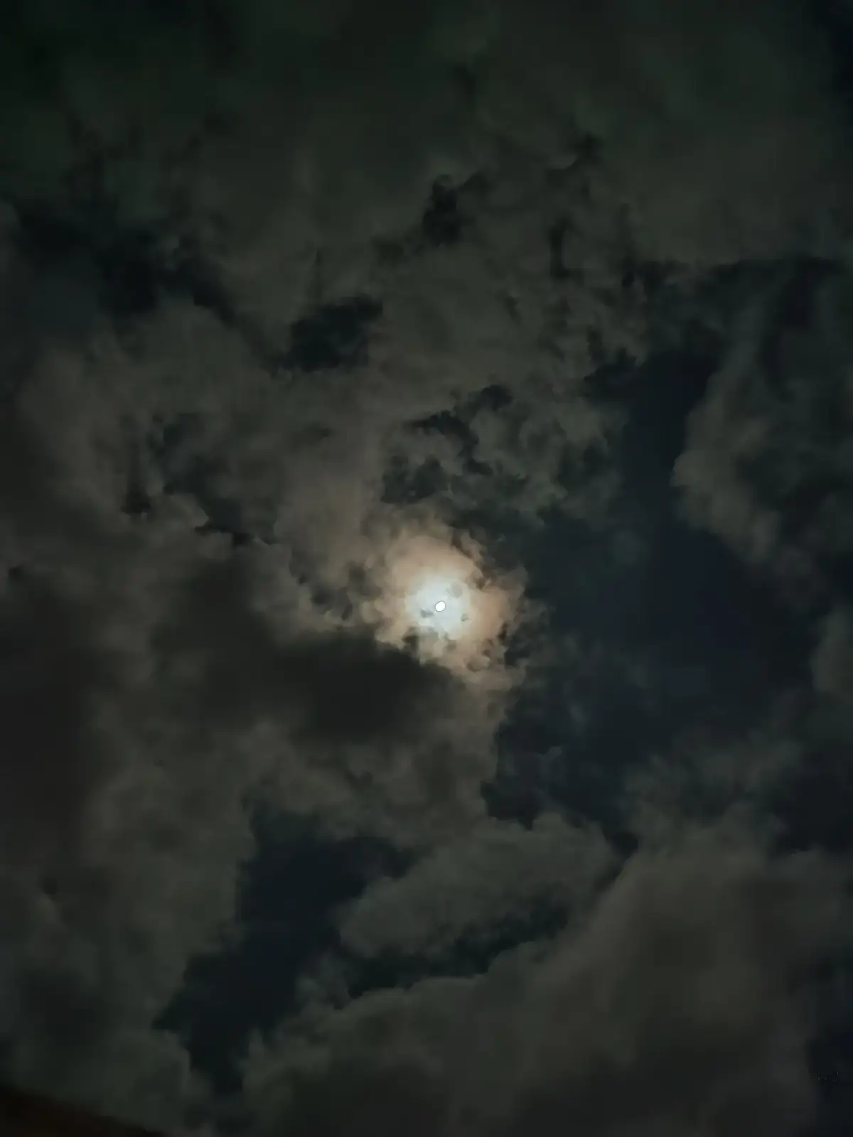 Malam emang selalu menenangkan 🌕 #musikviral #moon #nightvibes #bulan #soundviral #fyp 