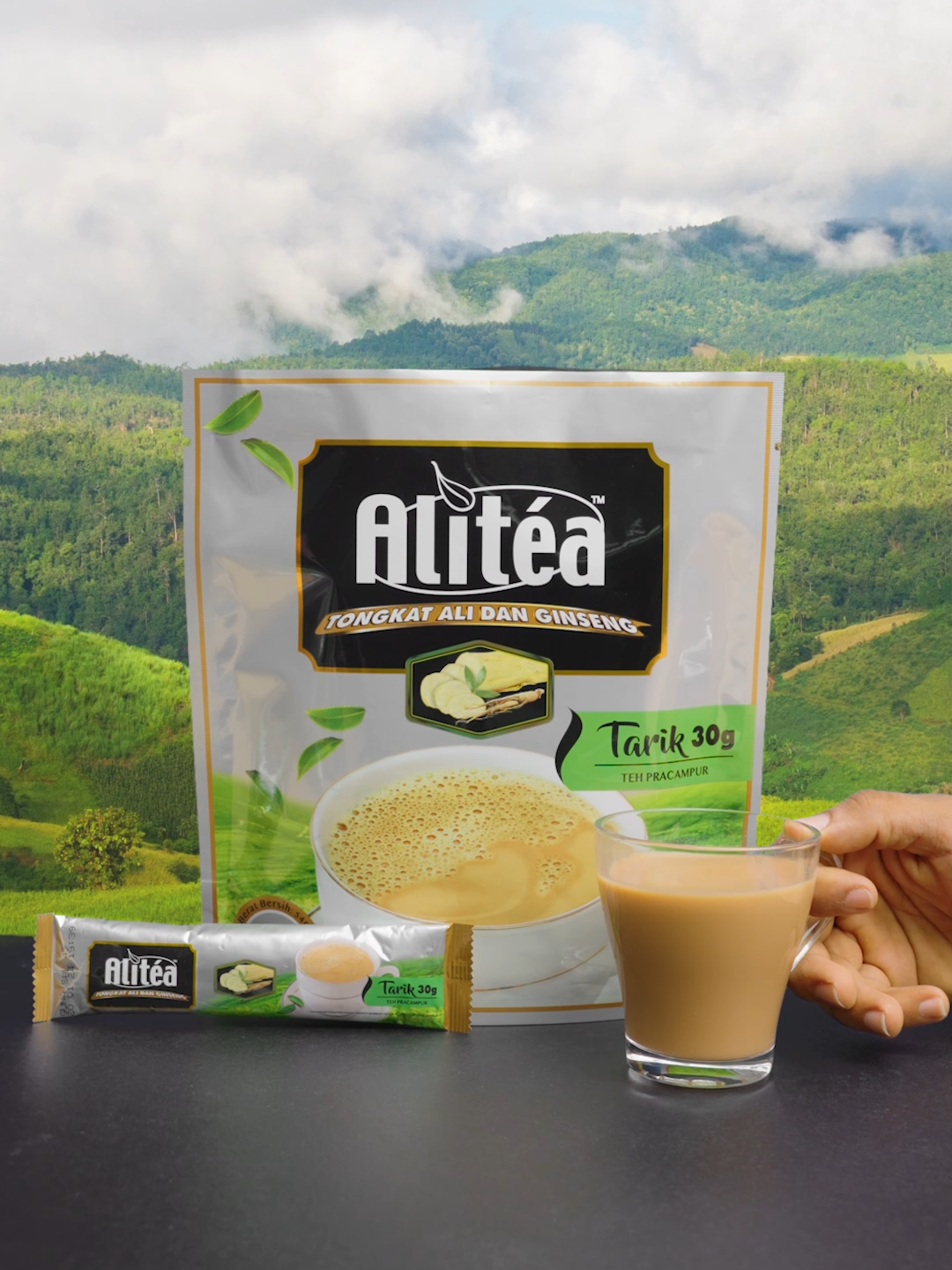 Nikmati Alitéa Tongkat Ali & Ginseng Tarik, minuman istimewa yang memadukan teh premium dengan kebaikan Tongkat Ali & Ginseng. Rasakan kesegaran dan kekuatan yang menyeluruh dengan setiap tegukan! #Alicafe #AlicafeMY #PaduDiSisiMu #SapotLokal #MadeInMalaysia #BuatanMalaysia