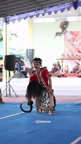 duhhh idola abiezzz  @G 🤩🤩🤩 . #lensarenjana #smkntembarak #jarankepang #jarkep #jarankepangtemanggung #idakep #fyp #fyppppppppppppppppppppppp #fypage #fypシ゚viral #senitari #senitemanggung🔥 