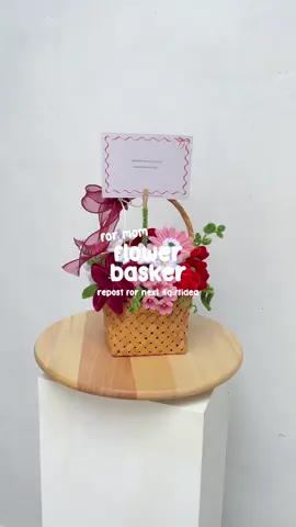 Thank you so much for trusting us! Cust ni jenis ceria 🥹 senang nak berurusan. Thank you 🙌🏻 Flower Basket Gift for her Mom Birthday ✨ #giftidea  #surprisedelivery #kawatbulu #handmadeflower #flowermatter #flowerbasket 
