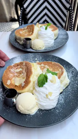 新宿で食べられる飲めるパンケーキ！ふわふわなパンケーキは蜂蜜との相性抜群です！ 「caldo」 📍 東京都新宿区西新宿7-8-6  #japanesefood #japanfood #japan #tiktokfood #東京グルメ