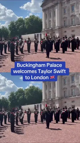 Taylor Swift has been welcomed to London with a rendition of her hit song Shake It Off at the Changing of the Guard outside Buckingham Palace. She brings the Eras tour to Wembley tonight for the first of a record-breaking 8 night run at the stadium. 🇬🇧 #taylorswift #buckinghampalace #changingoftheguards #erastour #taylorswiftlondon #erastourlondon #erastourwembley 