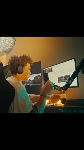 Even tho it looks like I do. I really don’t. 🤣 #creativework #fyp #cinematics #cinematicshots #contentcreatortips 