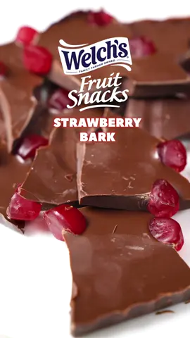 Did you know that June 21st is the day of the Full “Strawberry” 🍓 🌕 Moon? In celebration, we made Chocolate Strawberry Bark! #chocolate#strawberry#welchsfruitsnacks#DIY#Recipe