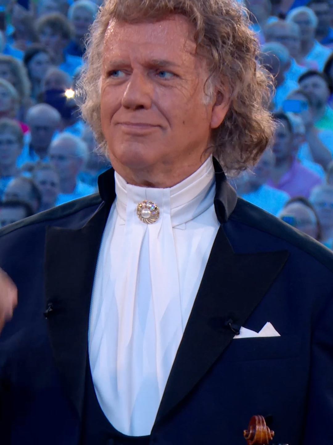 Only two weeks until the first of 12 concerts in Maastricht. Will you be there? For tour dates visit www.andrerieu.com/tour (Link in bio) #music #classicalmusic #violin #andrerieu #rieu #concert #livemusic #orchestra #violinist #viola #violin🎻 #🎻#maastricht #vrijthof