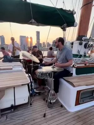 Escape New York City without leaving it! Join Classic Harbor Line for a fun sailboat ride today!