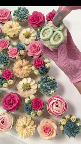 3 little flowers on one cupcake using a 124k nozzle.  Finished off by filling gaps with my Mini Starburst Nozzle from @Sugar and Crumbs 🌷  . #cake #cupcakes #floralcupcakes #buttercreamflowers #piping #blue #pink #prettycupcakes #baking #wedding #weddingcupcakes #buttercream #petalsbakehouse 