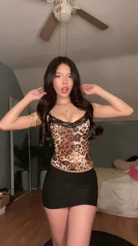 leopard print🐆🖤#OOTD #outfitinspo #miniskirt #tanktop 