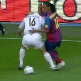 Ronaldinho era imparável no seu primeiro ano jogando na Espanha 🤯🪄⚽🇧🇷🎭💥 #ronaldinho #futebol #skills #goals #futbol 