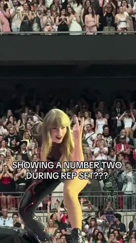 TAYLOR WHAT DOES THIS MEAN #LondonTSTheErasTour #reputation #taylorswift #theerastour #erastourlondon 