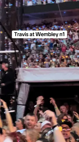 Just shakin it off #taylorswift #erastour #wembleyn1 #londonn1 #traviskelce 