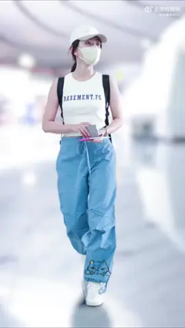 Mengagumi kecantikan naturalnya. Pasti klu di airport style nya tu simpel bngt gk berlebihan suka lihat dirinya begitu natural gk mewahh foyaa #梁洁 #liangjie #foryoupagе #fyp #xzyabc 