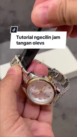 Replying to @petot Gak usah repot-repot ke tukang jam tangan lagi deh buat ngecilin jam tangan 🥳 #fashion #style #jamtangan #jamtanganpria #olevswatch 