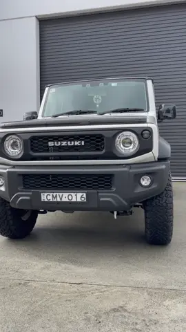 We had Chantel‘s Jimny in the shop today to fit a few goodies to her Pearl White XL! We fitted one of our new STYL Black Front Grilles along with an MG-X rear ladder to complete that real storm trooper look! We have a strange feeling that this won’t be the last we see of Chantel’s Jimny! 👀 Did you also notice something different about the roof?  #megajimny #jimny #jb64 #jb74 #suzuki #suzukijimny