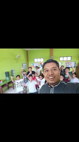 sukses selalu buat kalian semua, jadi anak sholeh ayah bunda, trimakasih Ustad & Ustadzah sudah mendidik anak² kami, semoga ilmu yg diberikan menjadi amal jariyah baik yang tak terputus.. aamiin #perpisahansekolah #sdintegralhidayatullahprobolinggo 