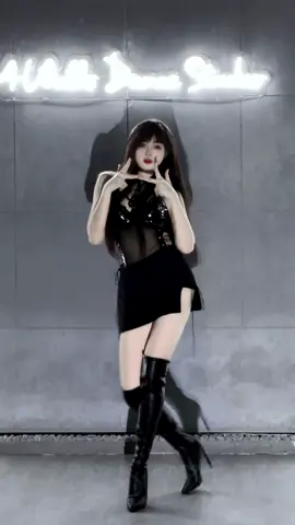 Lâu lâu bả choáy 🤭#fypシ #trending #xuhuongtiktok #nhachaymoingay #dance #dancechallenge #menhay #fyp 